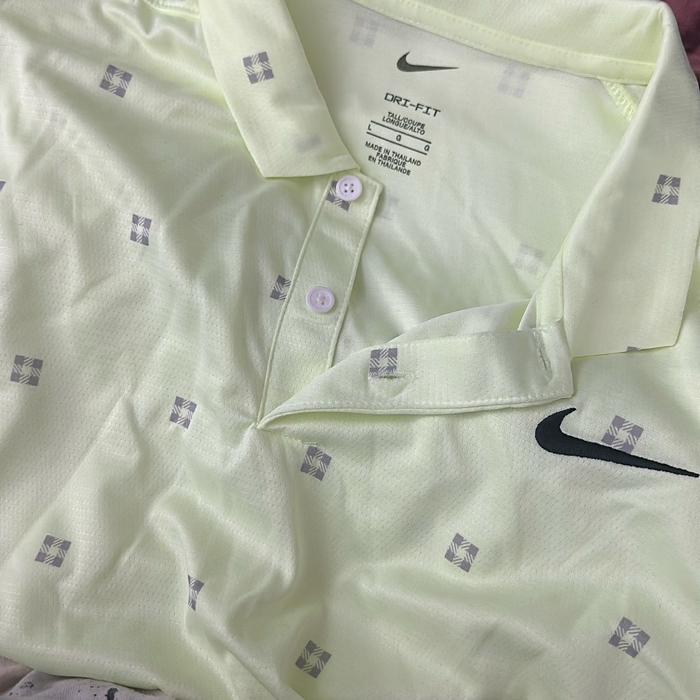 Yellow men’s golf shirt. Nike.